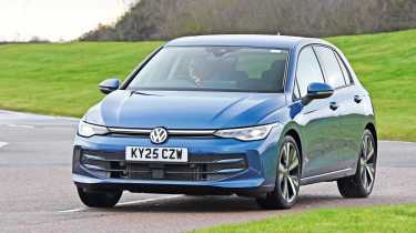 Volkswagen Golf в повороте